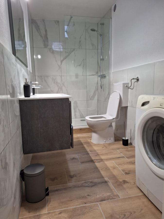 Apartment Kp With Parking كوبر المظهر الخارجي الصورة